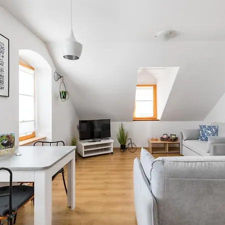 Waterview Apartment *
